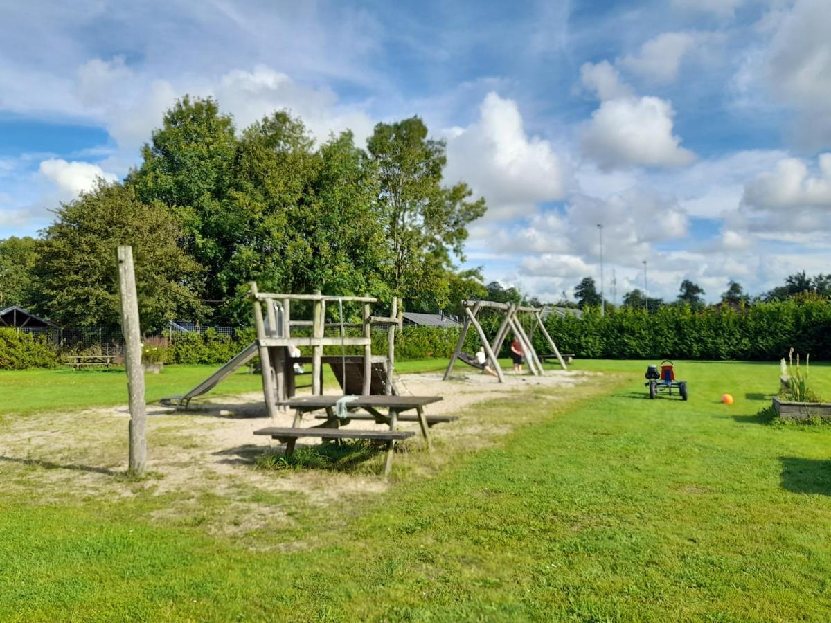 Beautiful 6-Person Chalet With Finnish Wood-Fired Sauna Tzummarum Esterno foto