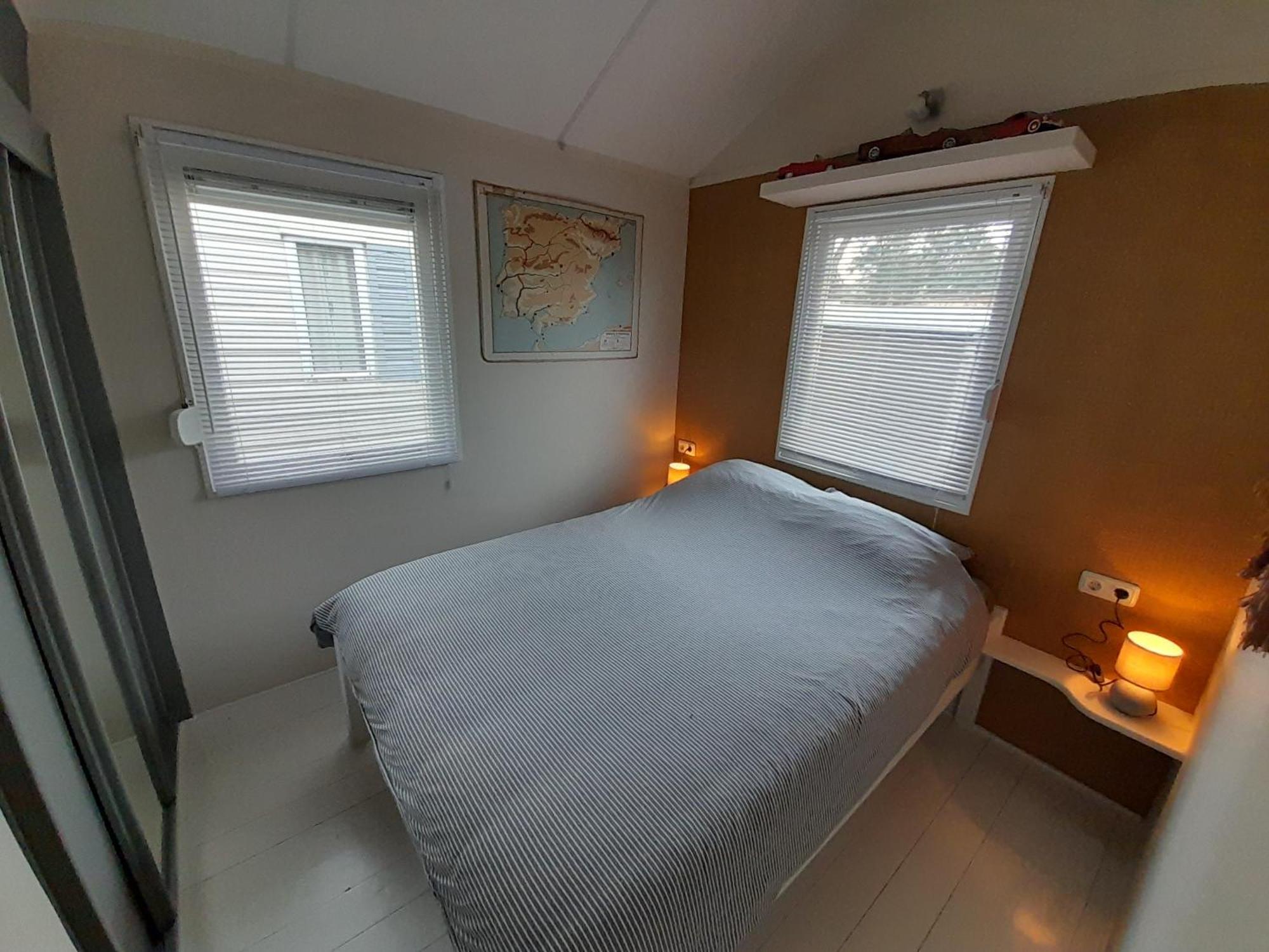 Beautiful 6-Person Chalet With Finnish Wood-Fired Sauna Tzummarum Esterno foto